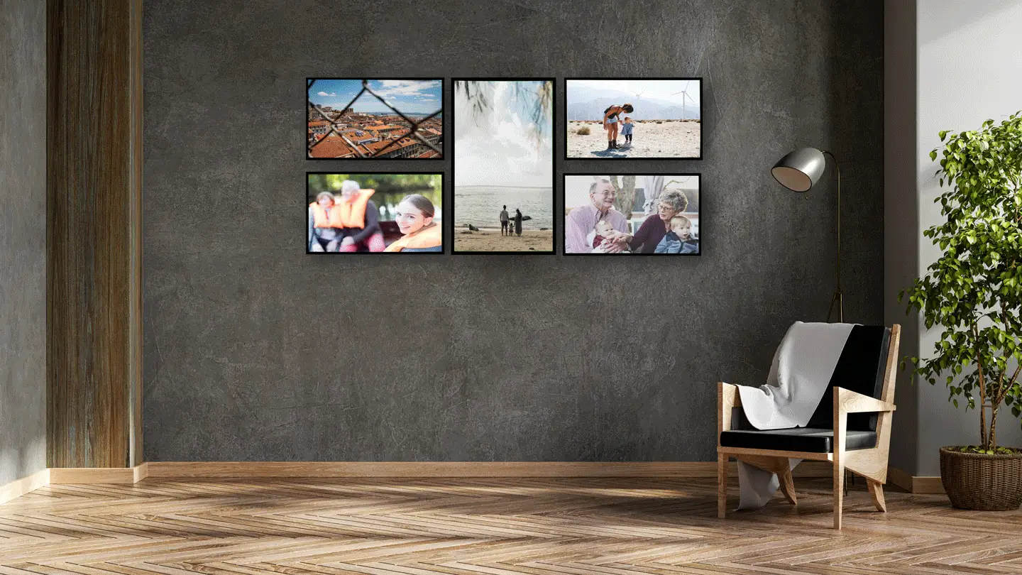 Mosaic: one image spanning 4 frames